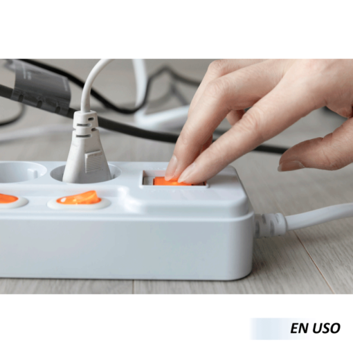 Regleta con puertos USB