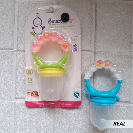 Chupón alimentador con sonaja para bebé - Imagen 3